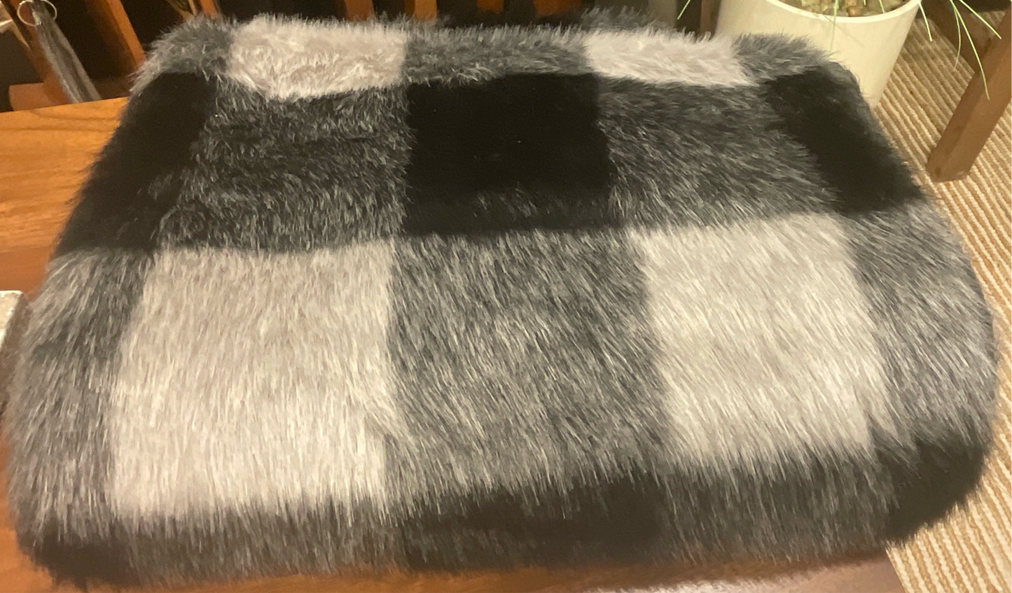Black/Grey Fur Runner